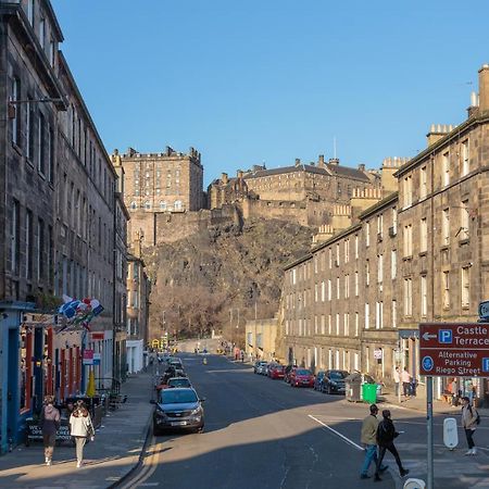 Lovely Apartment Beneath Edinburgh Castle Exteriör bild