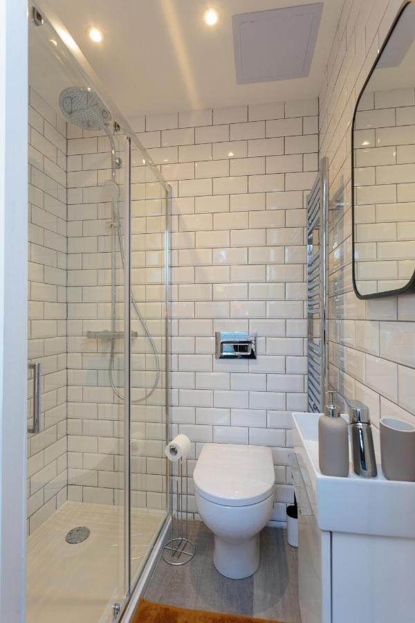 Lovely Apartment Beneath Edinburgh Castle Exteriör bild