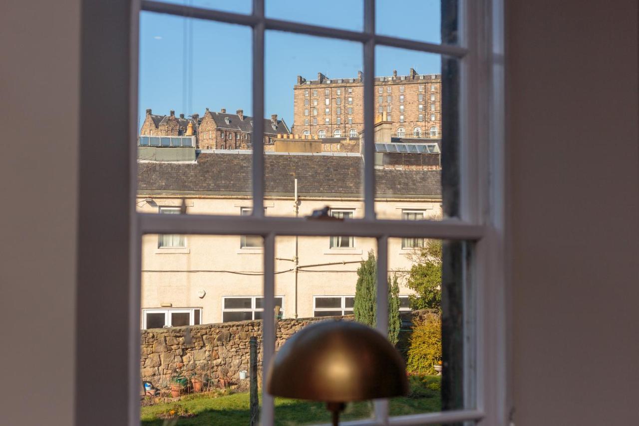 Lovely Apartment Beneath Edinburgh Castle Exteriör bild